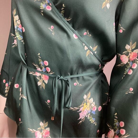 Ted Baker wrap top women's size 4 v-neck floral green feminine forest fairy NWT - Picture 8 of 11